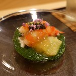 津の守坂 小柴 - 赤茄子、ゆば、車海老、きくらげ、ベッコウ餡ジュレとモロヘイヤソース添え