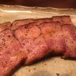 日本酒chintara 燻ト肉 - 料理写真:燻製ベーコンステーキ