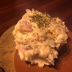 日本酒chintara 燻ト肉 - 料理写真:燻製ポリポリポテサラ