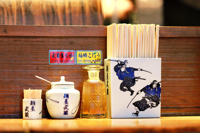 座席 : 創始 麺屋武蔵 （そうし めんやむさし） - 西武新宿/ラーメン