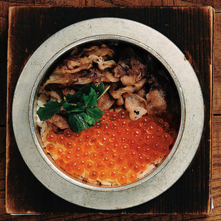 炭焼き食材を仕様！出汁香るこだわりの釜飯は必食！