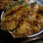 土手の伊勢屋 - 天丼ハ　蓋を取ったところ