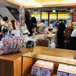 横浜大飯店 - レストラン開店前の１階店内