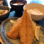 亀の子 - アジフライ定食ご飯半分 900円
            冷奴 100円