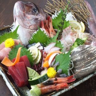 You can enjoy both Japanese and Western styles. There is a wide selection of menus that go well with alcohol.