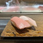 Tsukiji Sushichou - トロとぶり。脂が乗ってとろける美味さ！