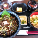 勾玉亭 - 志摩てこね寿司とミニ伊勢うどん1,188円