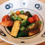 酒庵 田なか - 夏野菜のサラダも秋田らしさは無いけど美味しいよ！