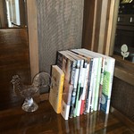 カフェ ド パルファン - さりげなく素敵な本が…