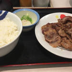 Matsuya - 松屋 牛焼肉と牛カルビの鉄板コンビセット |肉が薄いのに硬いことがネック