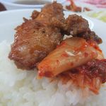 中華料理 ひろや - 無料キムチ＆鶏唐揚げオンザライス！