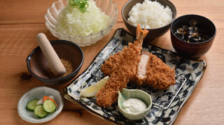 Kamakura Katsutei Aratama Souhonten - ロースカツと大海老フライ定食