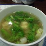 中国菜 オイル - ブロッコリーと水餃子のスープ