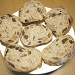 ル・プチメック - パン・オ・ノア・レザンの断面