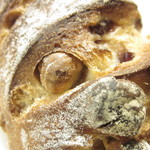 ル・プチメック - クランベリーとヘーゼルナッツのパン