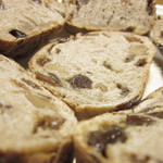 ル・プチメック - パン・オ・ノア・レザンの断面あっぷ