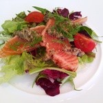 サーモンと生野菜の前菜