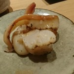 すし幸徳 - ヒモも美味しいし、なにより高級店らしからぬ塩の濃さが、インパクト大です、ても間違いなく仕組まれてます(笑)
      だってこれ食べたあとの純米酒、きゅっと極上の美味しい酒に化けたんで(*´∀｀)