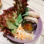 Madam My modern thai vietnamese - 揚げ春巻き イイ意味でクセがない