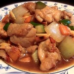 福建家庭料理 旬の香 - 「鶏肉とピーナッツのウマ辛炒め」：カリッと香ばしく炒められたピーナッツとふっくら鶏肉！まさにウマ辛～♪