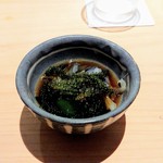 匠 進吾 - 口直しに島ブドウ、ワカメ、くらげをポン酢で