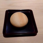 匠 進吾 - 甘味のアイスモナカは塩アイスクリームと抹茶アイスクリームのハーフ＆ハーフ