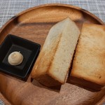 欧風食堂 曽和料理店 - 料理写真:耳はザクッと香ばしく、中心部分はきめ細かく詰まった食感、4枚切りに近い厚みで食べ応え満点!
