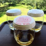 ニッカウヰスキー 余市蒸溜所 - ガラス製のコップに香り抜け防止の蓋も付いています。