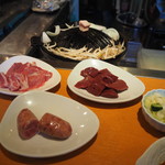 いただきます。 - ジンギスカン 980円」「レバー 980円」「クラウンソーセージ 580円