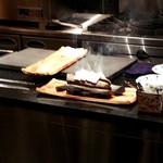 奈良屋町 青 - 皮目のみ炭に直接乗せて火入れ