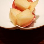 奈良屋町 青 - 桃を割ると中からヨーグルトのムース、カットした桃を入れて～写真撮り忘れたけど…ここでまたシャンパン飲んだ(^。^;)