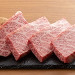 焼肉 水谷 - 【ザブトン】肩ロースの最高部位。口の中でとろけます。別名ハネシタ。