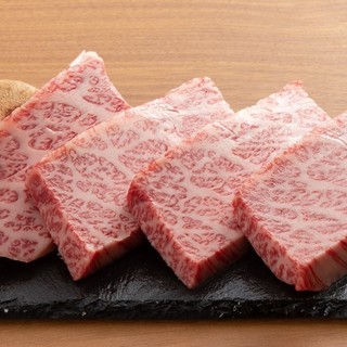 By purchasing a whole head of Kobe beef, you can enjoy rare parts.