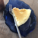 蓼科高原チーズケーキ工房 - 高さはありませんので
ペロッといただけます✩°｡⋆⸜(*˙꒳˙*  )⸝