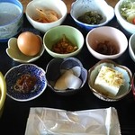 旬菜料理 山もも - 卵かけご飯と小鉢の定食