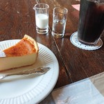 パティスリー ラ・マーレ・ド・チャヤ 葉山本店 - カマンベールチーズケーキとアイスコーヒー