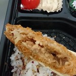 花まる弁当 - メンチカツ断面