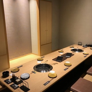 Completely private room inside the store. There is also a tatami room with a sunken kotatsu. Accommodates 2 to 14 people