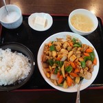 龍盛菜館 - カシューナッツと鶏肉の角切り炒め\900(19-09)