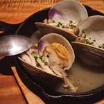 Teppanyaki&Bar toshi - ハマグリとキノコのバター焼き