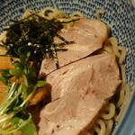 麺部しば盛 - チャーシューは冷たくとも柔らか