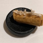 オマージュ - 馬肉タルタルを詰めた春巻き