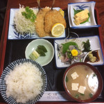 くぼや - アジフライと刺身の定食 800円