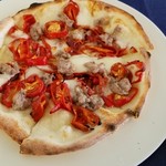 ACQUAMARE - 甘唐辛子と自家製ソーセージ、モッツァレラチーズのピッツァ
