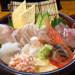 魚料り かさはら - 海鮮丼 950円。