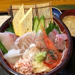 魚料り かさはら - 海鮮丼 950円。