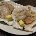 牛角 - 北海道産 殻付きホタテ