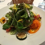 Bistrot la paulee - 大地のサラダ+200円　こんなにキレイで美味しくて手の込んだサラダ初めて頂きました。