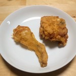 ケンタッキーフライドチキン - オリジナルチキン。左：ドラム、右：リブ