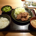 博多もつ鍋 やまや - じっくりたれ漬け 豚しょうが焼き定食です。